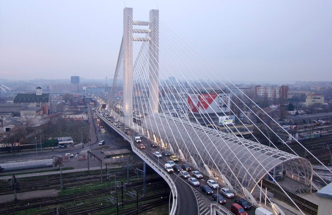 Primăria Capitalei se află sub o presiune crescândă din partea locuitorilor din zona Podului Basarab, în contextul unor lucrări de consolidare planificate pentru pasajul rutier