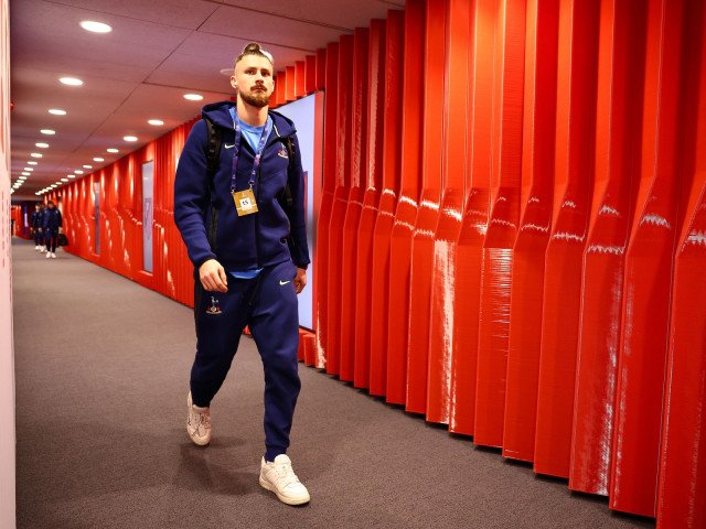 Imaginea care vorbește: Drăgușin, surprins în minutul 89, în meciul Atletico – Tottenham, scor 5-2