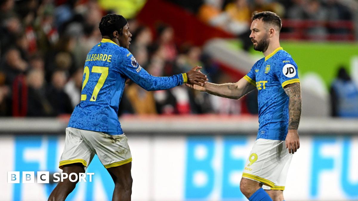 Incident repetat cu echipa Brentford la meciul cu Wolverhampton: incidente de tensiune și reacții furioase Un meci tensionat dintre echipele Brentford și Wolverhampton a fost, din nou, scena unor incidente neprevăzute, alimentate de o serie de violențe și momente de imprudență pe teren