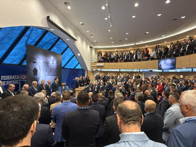 Rezultate istovitoare: Răzvan Burleanu își păstrează funcția de președinte al Federației Române de Fotbal Secunda alegerilor pentru conducerea federației a adus un scor care reflectă sprijinul clar al cluburilor și al membrilor afiliați pentru actualul președinte