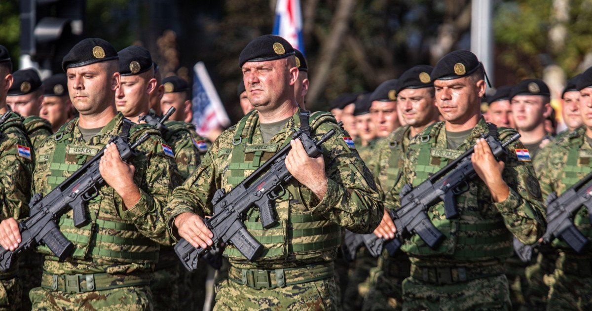 Croația reintroduce serviciul militar obligatoriu după o pauză de peste un deceniu, ceea ce a atras deja sute de tineri, majoritatea voluntari, dornici să își încerce norocul în domeniul apărării naționale