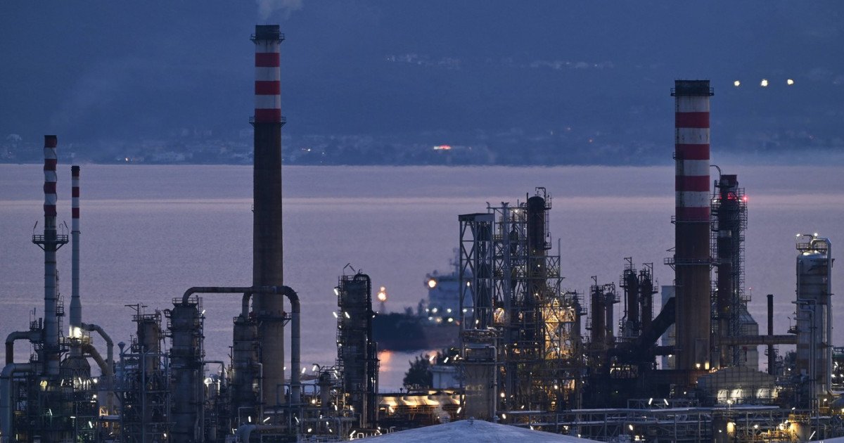 Prețul țițeiului Brent a depășit pragul de 90 de dolari pe baril, atingând cel mai înalt nivel din aprilie 2024, pe fondul escaladării conflictului din Orientul Mijlociu