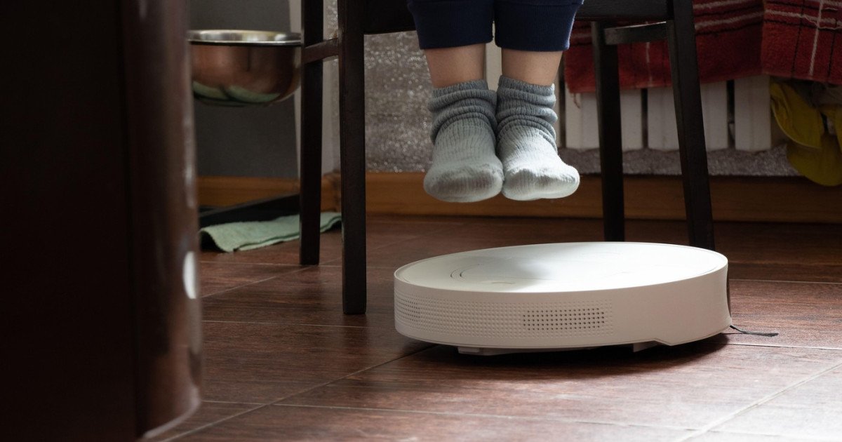 Un inginer software din Spania a reușit să preia controlul a aproape 7.000 de aspiratoare robot din întreaga lume, dezvăluind o vulnerabilitate majoră în sistemele de securitate ale acestor dispozitive