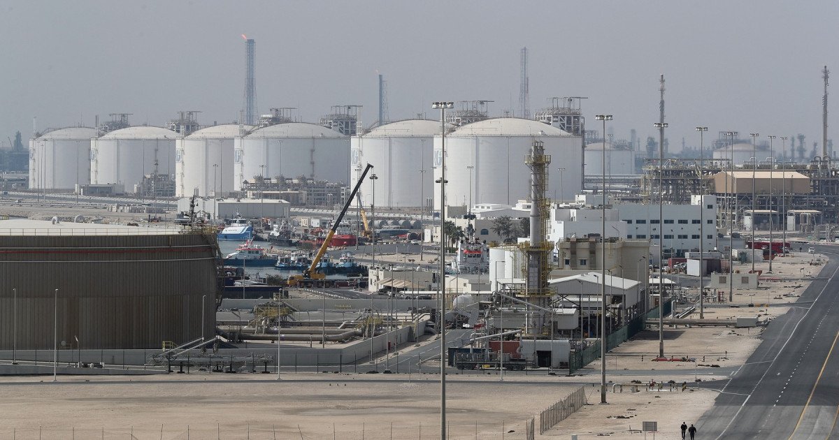 Perturbarea majoră de pe piețele de energie: atacul asupra complexului Ras Laffan din Qatar riscă să deconecteze lumea de la o sursă de gaze esențială Atacul lansat asupra instalației de la Ras Laffan, Qatar, cea mai mare zonă de producție de gaze naturale lichefiată (GNL) din lume, a declanșat o criză energetică de proporții globale