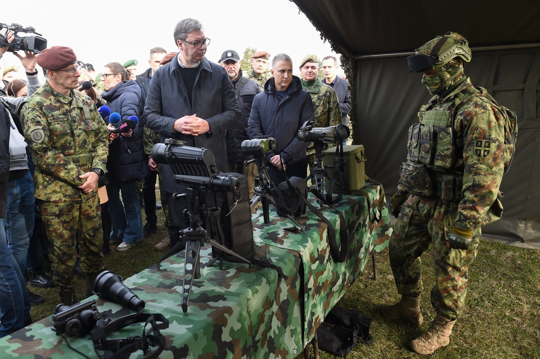 Președintele Serbiei, Aleksandar Vucic, a atras din nou atenția asupra tensiunilor din regiunea Balcanilor, acuzând recent Croația, Albania și Kosovo de cooperație militară suspectă