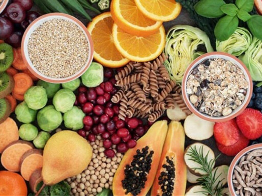 Fibrele alimentare, odată considerate o simplă componentă a dietei, sunt acum tot mai apreciate pentru beneficiile lor esențiale asupra sănătății