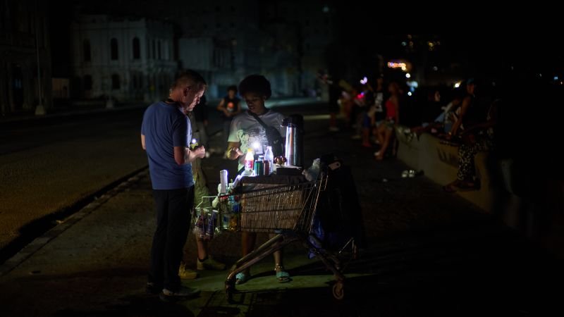 Cuba se confruntă cu cea mai gravă criză energetică din ultimii ani, după ce rețeaua electrică a fost lovită de o avarie națională, cauzată, aparent, de sancțiunile economice impuse de Statele Unite