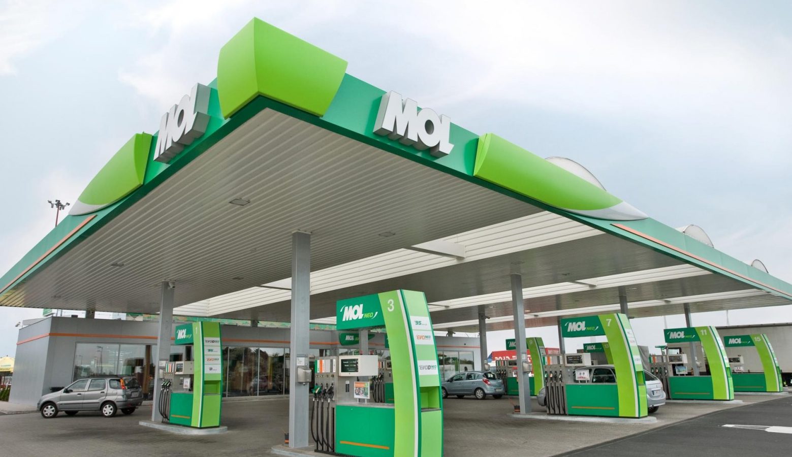 Presa maghiară: Creșterea prețurilor la carburanți, Guvernul tace