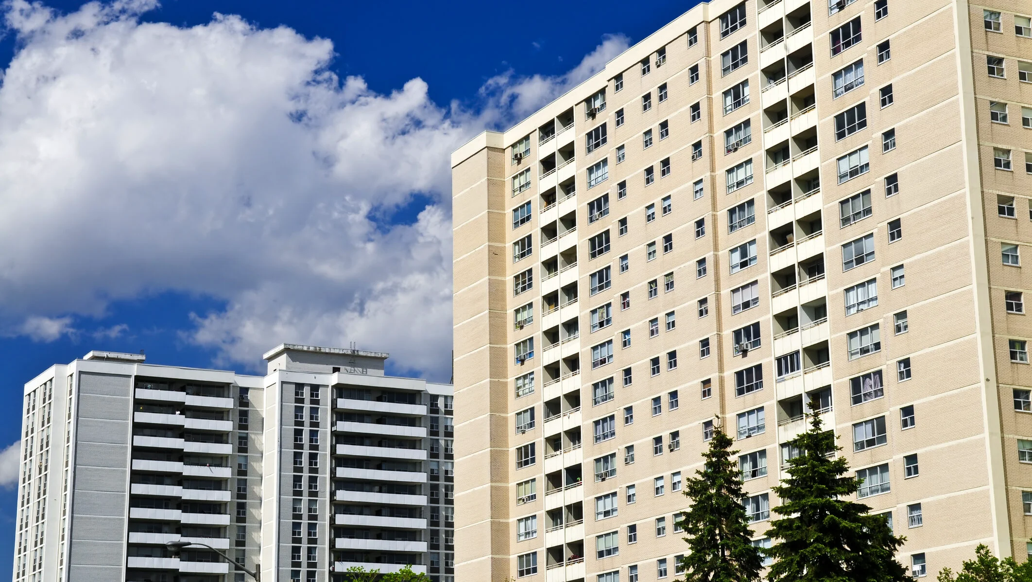 Proprietarii trebuie să depună solicitare pentru legea la bloc; instanța respinge controlul