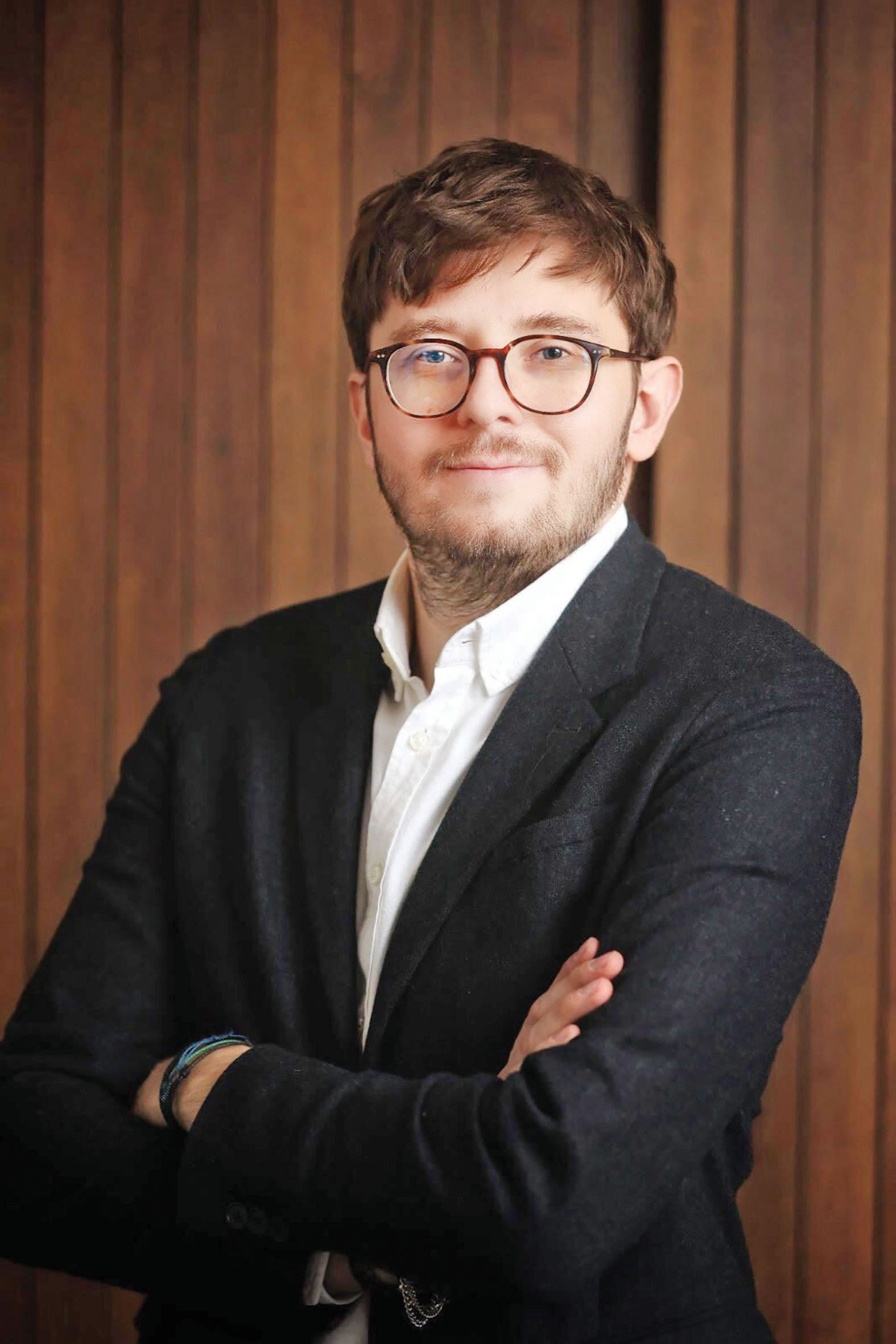 Bogdan Meica, omul care conduce diviziile de commerce și retail media la Glovo România, reprezintă una dintre cele mai influente figuri din peisajul rapid în continuă schimbare al comerțului electronic și al serviciilor de livrare din țară