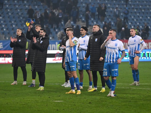 Imaginea de la finalul meciului dintre Universitatea Craiova și FC Argeș nu lasă loc interpretărilor: oltenii au părăsit terenul cu capul plecat, după o înfrângere surprinzătoare, scor 0-1, în fața echipei din Pitești
