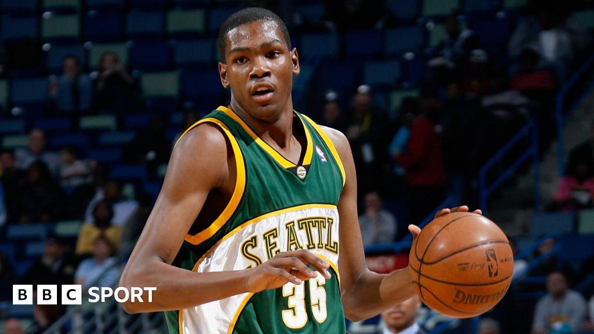 Seattle ar putea recâștiga echipa de baschet a NBA, după ce Consiliul Guvernanților ligii a votat pentru explorarea oportunității de a adăuga două franchise noi în campionat