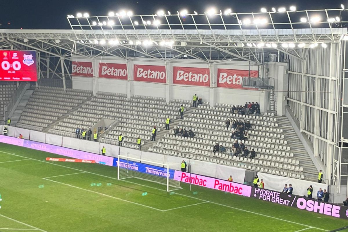 Protestul ultrașilor din Peluza Sud a dinamoviștilor a marcat sferturile Cupei României, în timp ce atmosfera de pe stadionul „Arcul de Triumf” s-a dovedit a fi mai mult una de frustrare decât de entuziasm