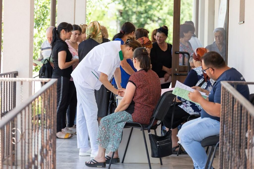 Caravana „Obezitatea e o boală” oferă consultații gratuite pentru bucureșteni