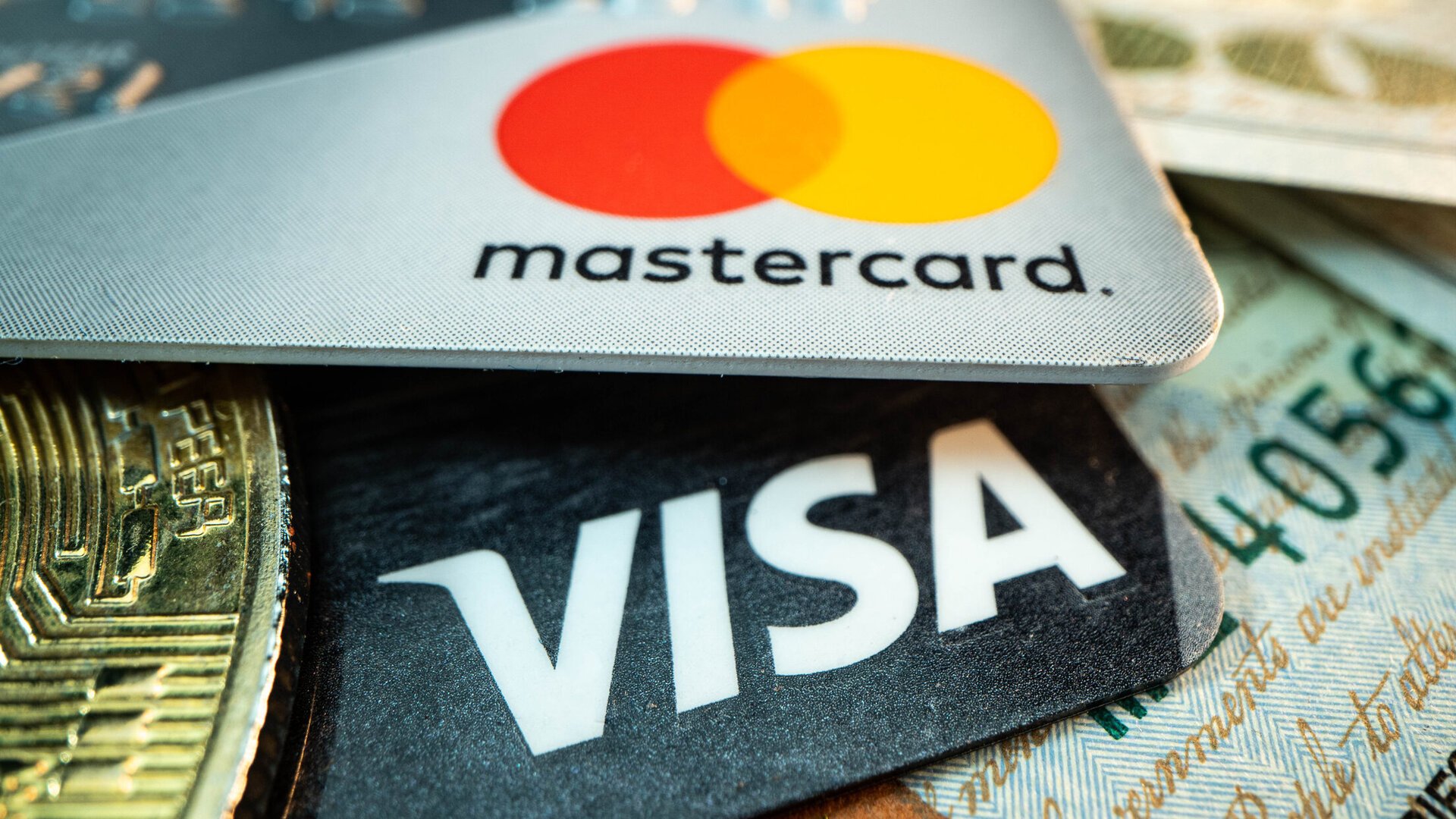 Dependenta Europei de Visa și Mastercard devine o problemă strategică pentru integrarea financiară a Uniunii Europene Europa resimte din ce în ce mai acut impactul dependenței sale de schemele globale de plăți controlate de companii americane precum Visa și Mastercard