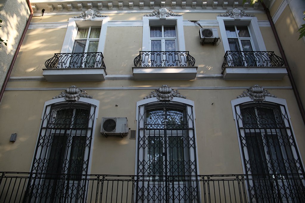 Conflict juridic în forfotă, la malul Mării Negre: Arhiepiscopia Tomisului și primăria Constanța devin protagoniste într-o dispută controversată legată de vila arhierească, simbol al unei tradiții ecleziastice vechi de jumătate de secol