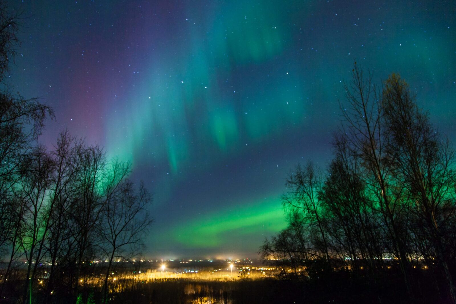 Furtuna geomagnetică anunțată: aurora boreală spectaculoasă sau pericol pentru tehnologii?