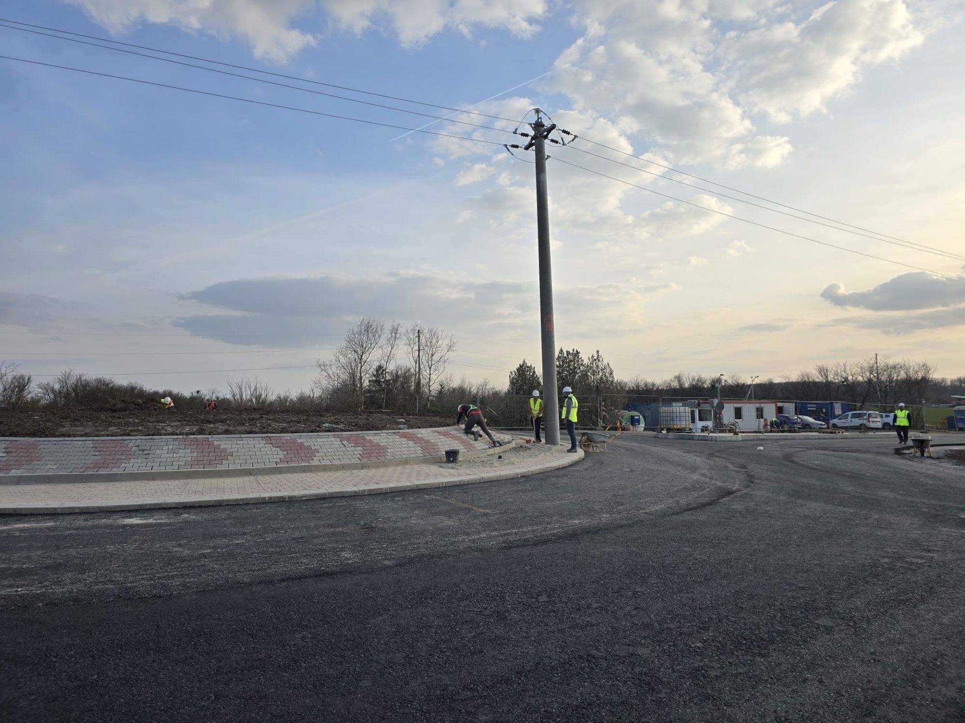 Primul pas concret spre finalizarea centurii Brănești, o investiție vitală pentru fluidizarea traficului în zona de nord a Capitalei, s-a făcut odată cu turnarea primului strat de asfalt pe tronsonul inaugural al etapei a II-a