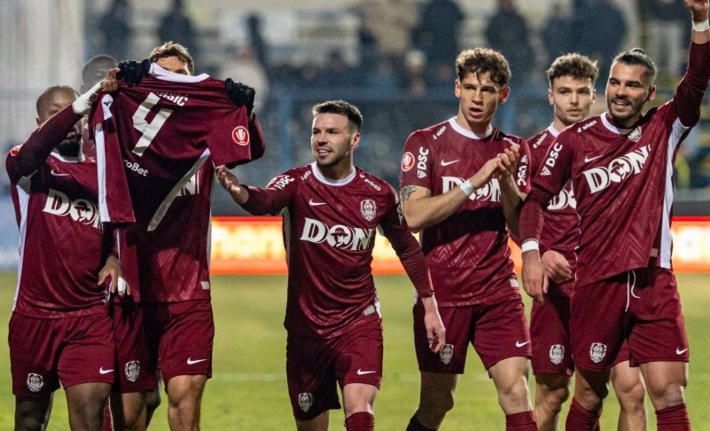 CFR Cluj gata să-și vândă un jucător important în perioada de mercato din vară CFR Cluj a anunțat oficial că este dispusă să se despartă de un alt fotbalist de certă valoare, în contextul în care strategia echipei pare să fie dictată de nevoia de a ajusta bugetul și de a face loc noilor achiziții