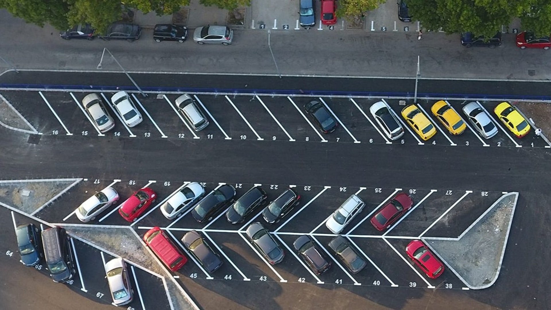 Bucureștenii din Sectorul 4 vor putea beneficia de parcare gratuită pe locurile publice, dar doar dacă renunță la dreptul de a solicita restituirea taxei de dezvoltare urbană plătite anterior