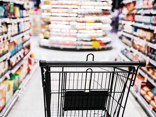 Plafonarea adaosului comercial impusă de autorități în cazul produselor de bază din alimentație s-a transformat rapid într-un subiect de dezbatere aprinsă în rândul retailerilor și analistilor economici