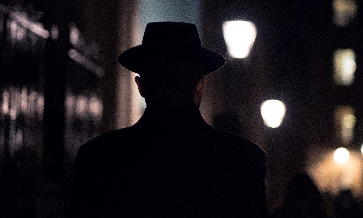 Autoritățile din Londra au anunțat arestarea, marți dimineață, a patru bărbați cu legături suspecte cu Iranul, în cadrul unei operațiuni antiteroriste menite să dezamorseze posibile acțiuni de spionaj