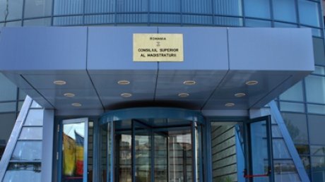 Selecția noilor procurori ai justiției române în centrul atenției: începe procesul de numire la cea mai înaltă instanță de conducere a sistemului judiciar Într-un moment de tensiune și incertitudine pentru sistemul judiciar din România, procedura de selecție și numire a noilor conducători ai parchetelor de mare profil a debutat cu audierea primului candidat, Codrin Horațiu Miron, propus pentru funcția de șef al Direcției de Investigare a Infracțiunilor de Criminalitate Organizată și Terorism (DIICOT)