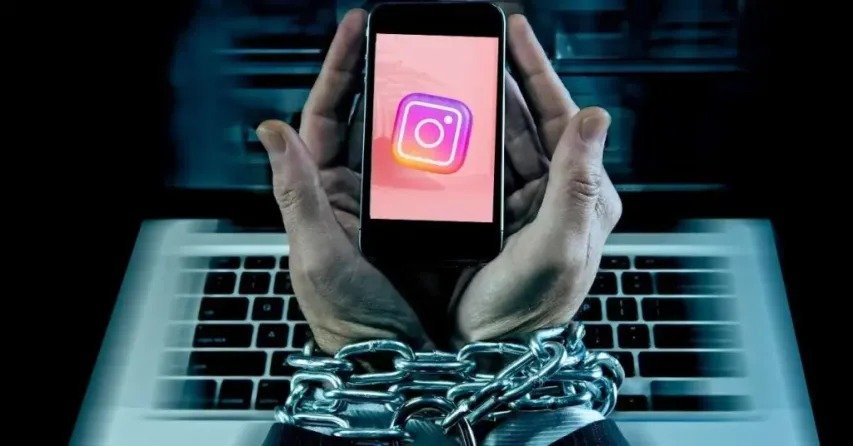 Dependența de social media a devenit o realitate cotidiană pentru milioane de utilizatori ai telefonului mobil, iar lupta cu timpul petrecut pe aceste platforme nu mai este de mult o simplă alegere, ci o necesitate