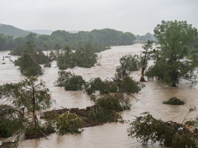 Google face un pas mare spre reducerea catastrofelor naturale cu o tehnologie inovatoare de prognoză a inundațiilor Progresul tehnologic al Google a adus o premieră în domeniul previziunilor meteorologice: compania a folosit pentru prima dată un model de inteligență artificială de tip Language Learning Model (LLM) în scopul anticipării viiturilor, fenomene ce se numără printre cele mai periculoase și dificil de anticipat evenimente meteo la nivel global