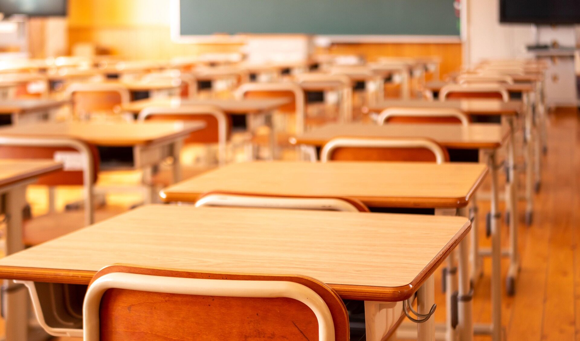 Poliția Capitalei și Inspectoratul Școlar din București au deschis oficial anchete separate în urma acuzațiilor grave aduse unui cadru didactic de la Școala Profesională Specială „Sfântul Nicolae” din Sectorul 4