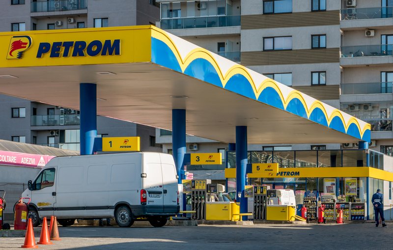 Prețul benzinei a crescut brusc peste noapte, atingând cele mai înalte valori de la începutul războiului din Iran, conform unui raport al site-ului Economica, care monitorizează în mod constant fluctuațiile pieței carburanților