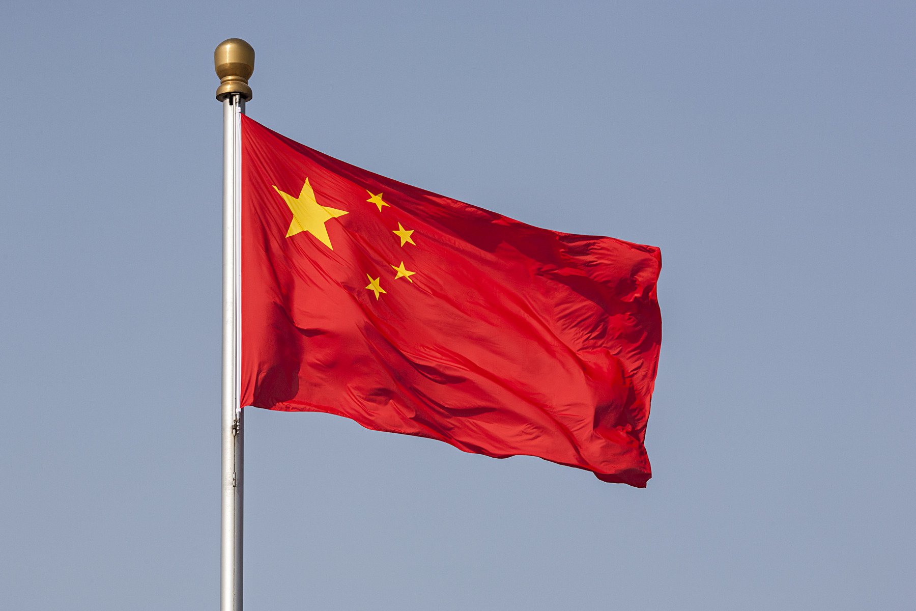 America avertizează asupra unei posibile asistențe chino-iraniene în contextul tensiunilor internaționale Statele Unite ale Americii au transmis, în cursul zilei de astăzi, informații care sugerează că China s-ar putea pregăti să ofere Iranului sprijin financiar, precum și componente esențiale pentru rachete