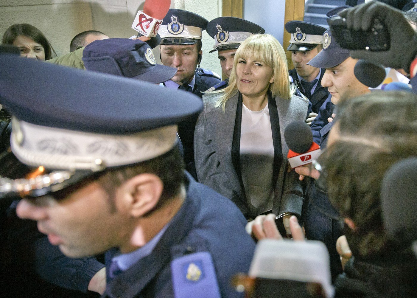 Elena Udrea, într-un discurs emoționant despre experiența detenției și impactul asupra vieții sale Fostul ministru al Turismului, Elena Udrea, a făcut recent dezvăluiri profund personale despre perioada petrecută în închisoare, aducând în prim-plan nu doar traumele și provocările trăite, ci și efectele acesteia asupra relației cu fiica sa, Eva