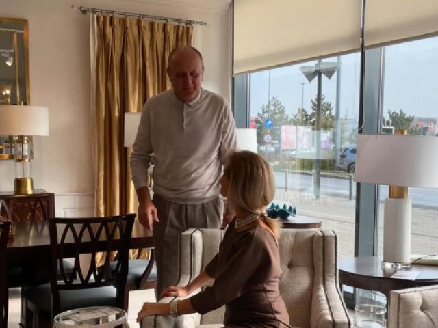 Diana Șucu, cunoscută pentru spiritul ei antreprenorial și pentru implicarea în lumea fotbalului, a avut o reacție neașteptată atunci când soțul ei, Dan Șucu, a decis să investească la Universitatea Rapid