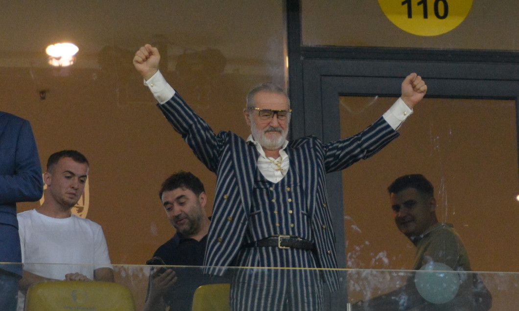 FCSB va începe play-out-ul sezonului 2022-2023 de pe prima poziție, însă cu un nou staff tehnic pe bancă