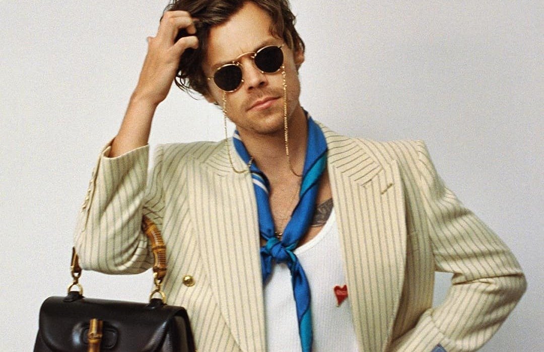 Harry Styles, starul global al muzicii pop, a reușit pentru a treia oară să urce pe primul loc în topul albumelor din Marea Britanie cu cel mai recent material discografic intitulat „Kiss All The Time