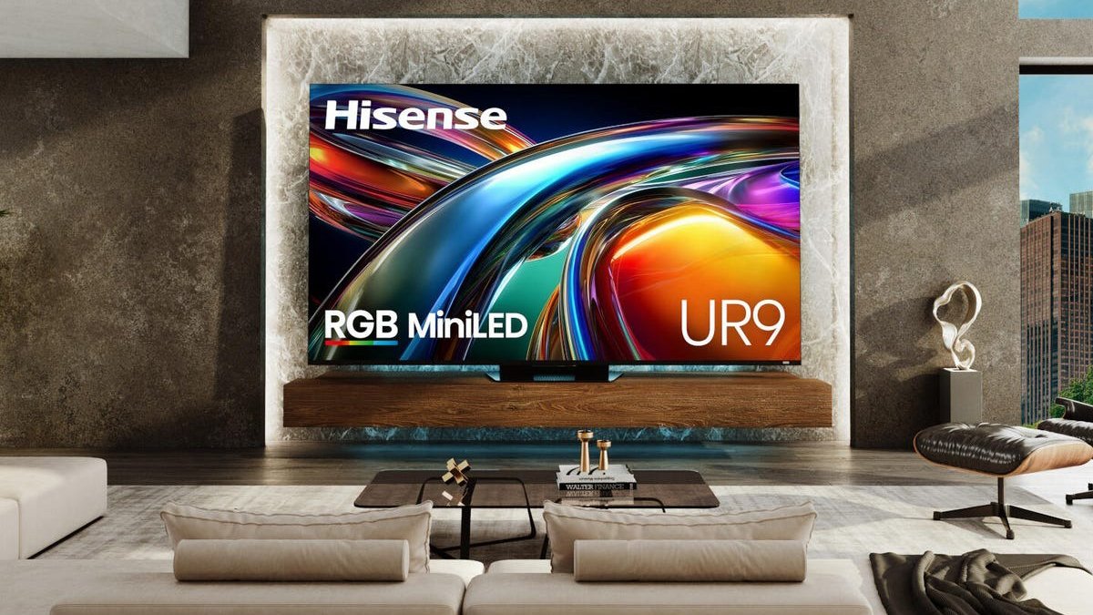 Hisense a surprins piața globală a televizoarelor cu anunțul celui mai mare televizor din segmentul consumer, depășind așteptările și chiar liderul tradițional Samsung