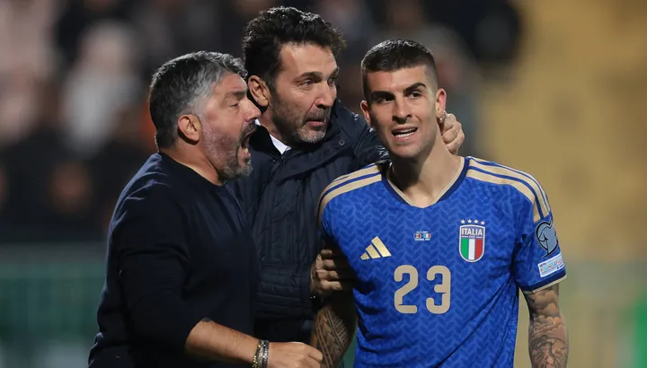 Italia și Bosnia-Herzegovina se duelează pentru un loc la Cupa Mondială după o pauză de șapte ani Un duel plin de tensiune și emoții va avea loc marți în Bosnia, la Stadionul Bilino Polje din Zenica, unde Italia și Bosnia-Herzegovina se vor confrunta în finala decisive a play-off-ului pentru calificarea la Campionatul Mondial din această vară