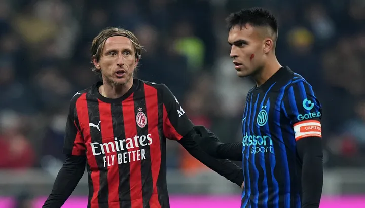 Inter Milano este aproape de a-și adjudeca titlul de campioană, dar în acest weekend, rivalitatea sa tradițională, AC Milan, face o ultimă încercare de a-i perturba planurile