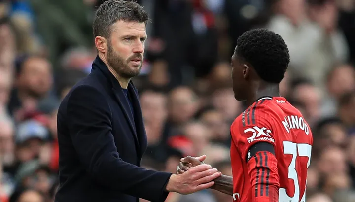 Manchester United se pregătește să revină pe scena victoriei, după o serie de rezultate dezamăgitoare, și va încerca să își păstreze poziția de favorit în meciul de duminică împotriva formației Aston Villa
