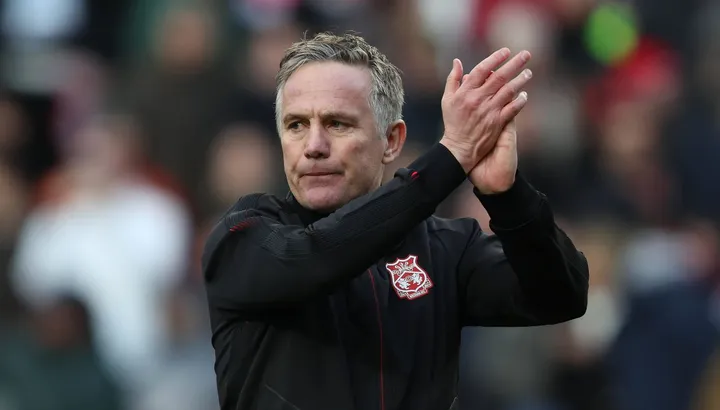 Wrexham și Swansea City se întâlnesc vineri noaptea pe stadionul Racecourse în cadrul unei partide cruciale pentru poziționarea în topul Campionatului englez, ambele echipe având nevoie de o victorie pentru a-și consolida șansele de acces în playoff-uri