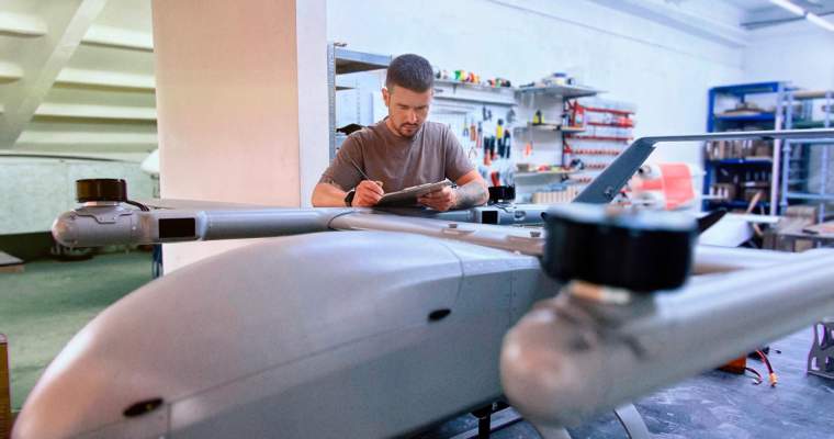 Qognifly, companie românească de tehnologie avansată, anunță lansarea pe piață a unei soluții inovatoare pentru contracararea dronelor ostile, marcând un pas important în dezvoltarea sectorului de securitate cibernetică și fizică din țară