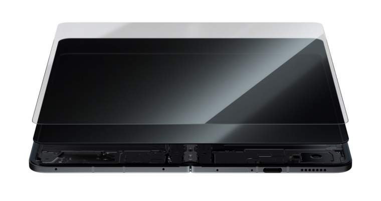 Primul iPhone pliabil, prevăzut să revoluționeze piața smartphone-urilor, ar putea fi echipat cu o tehnologie de ecran care reduce aproape complet vizibilitatea cutei de pe margini, o inovație mult așteptată de consumatori și experți deopotrivă