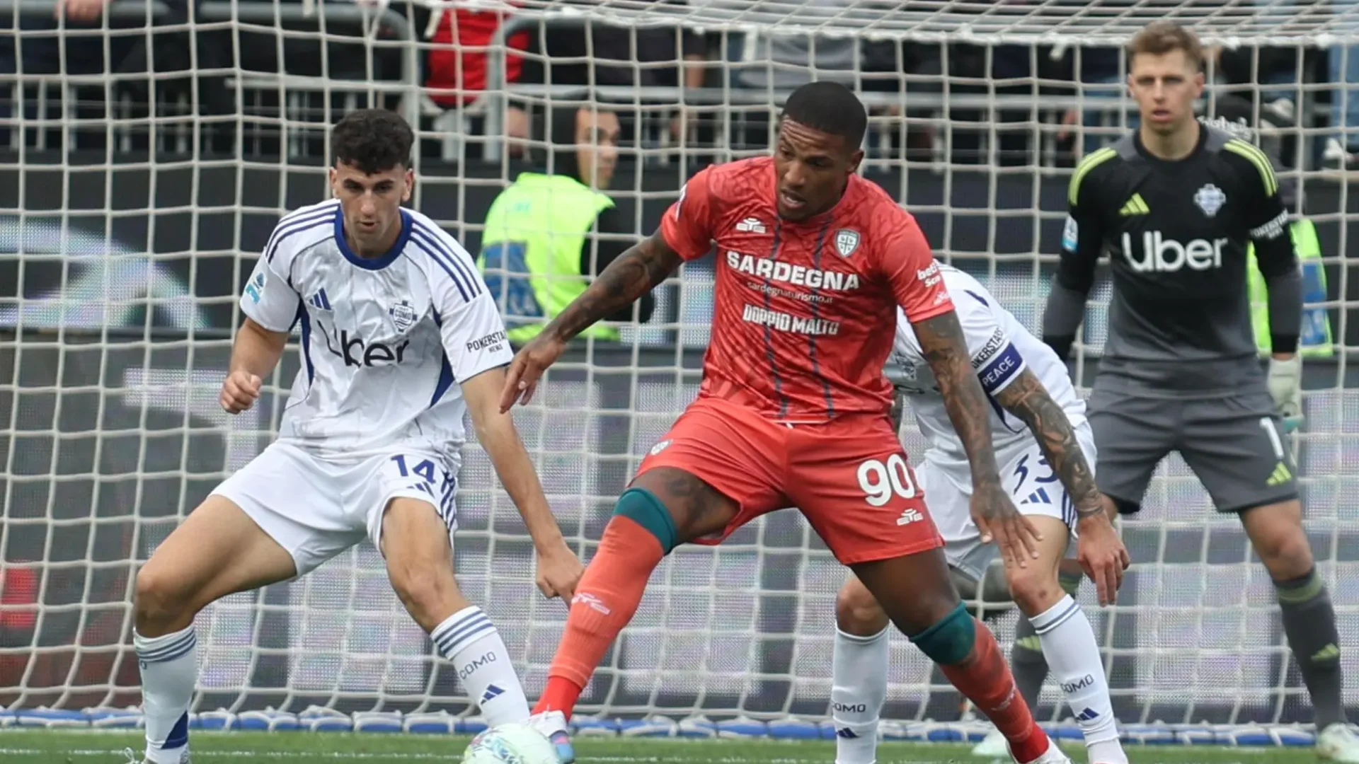 Cagliari și Napoli se întrec în schimbări tactice înainte de duelul din Serie B La doar câteva ore după anunțarea formațiilor oficiale, întâlnirea dintre Cagliari și Napoli promite să fie un adevărat test de reziliență, având în vedere modificările majore în garnitura de start și contextul tensionat al campionatului