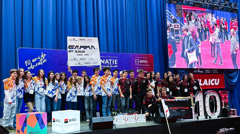 Elevii Colegiului „Sfântul Sava” din București obțin performanțe de excepție în robotică, reprezentând România pe podiumul internațional Două echipe de robotică ale Colegiului Național „Sfântul Sava” din București s-au calificat la competiții internaționale de profil, o realizare care reafirmă nivelul ridicat al talentului și pasiunii pentru tehnologie în rândul tinerilor din capitală