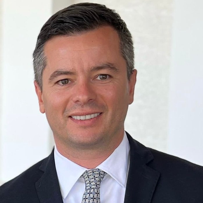 O privire spre viitor: antreprenorul român care testează adevărata dimensiune a excelenței naționale În aeroportul Otopeni, într-o după-amiază obișnuită de toamnă, am avut ocazia rară de a întâlni pe dl