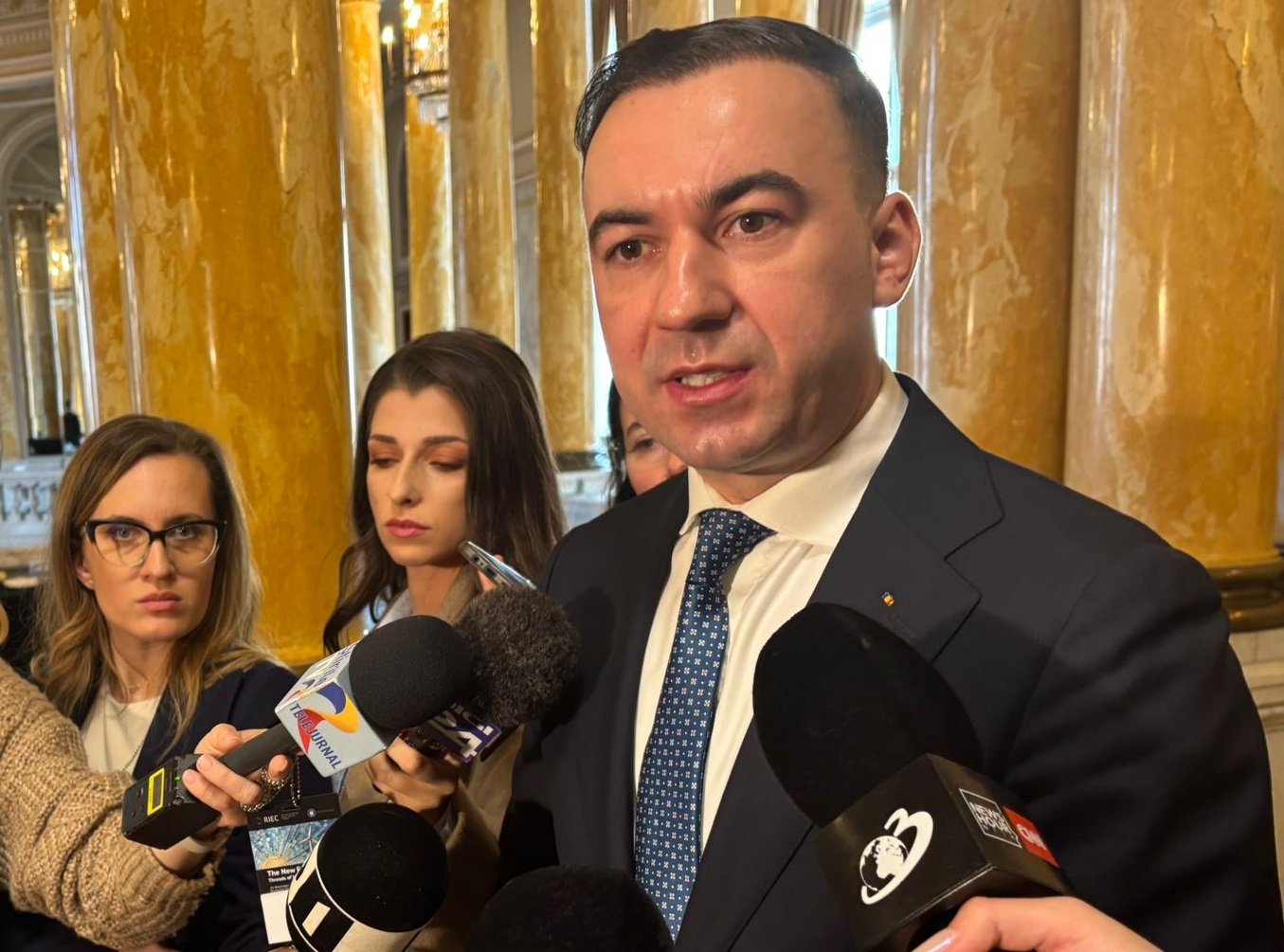 Ministrul Transporturilor Ivan: Pe masură ce prețurile carburanților cresc pe piețele internaționale, în România se caută soluții pentru a tempera impactul asupra consumatorilor