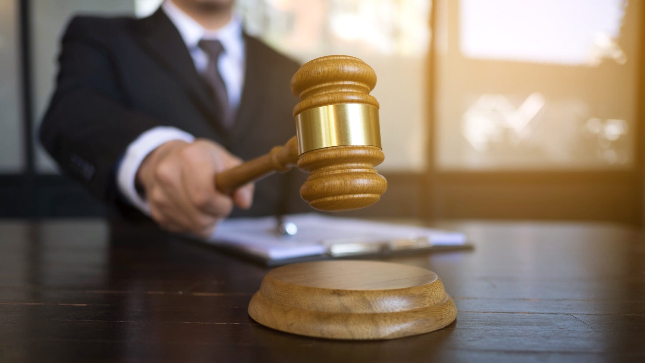 Executarea hotărârilor judecătorești – un pas esențial pentru ca justiția să devină realitate În sistemul judecătoresc românesc, punerea în executare a hotărârilor judecătorești reprezintă un element fundamental pentru asigurarea respectării efective a drepturilor și obligațiilor stabilite de instanțe