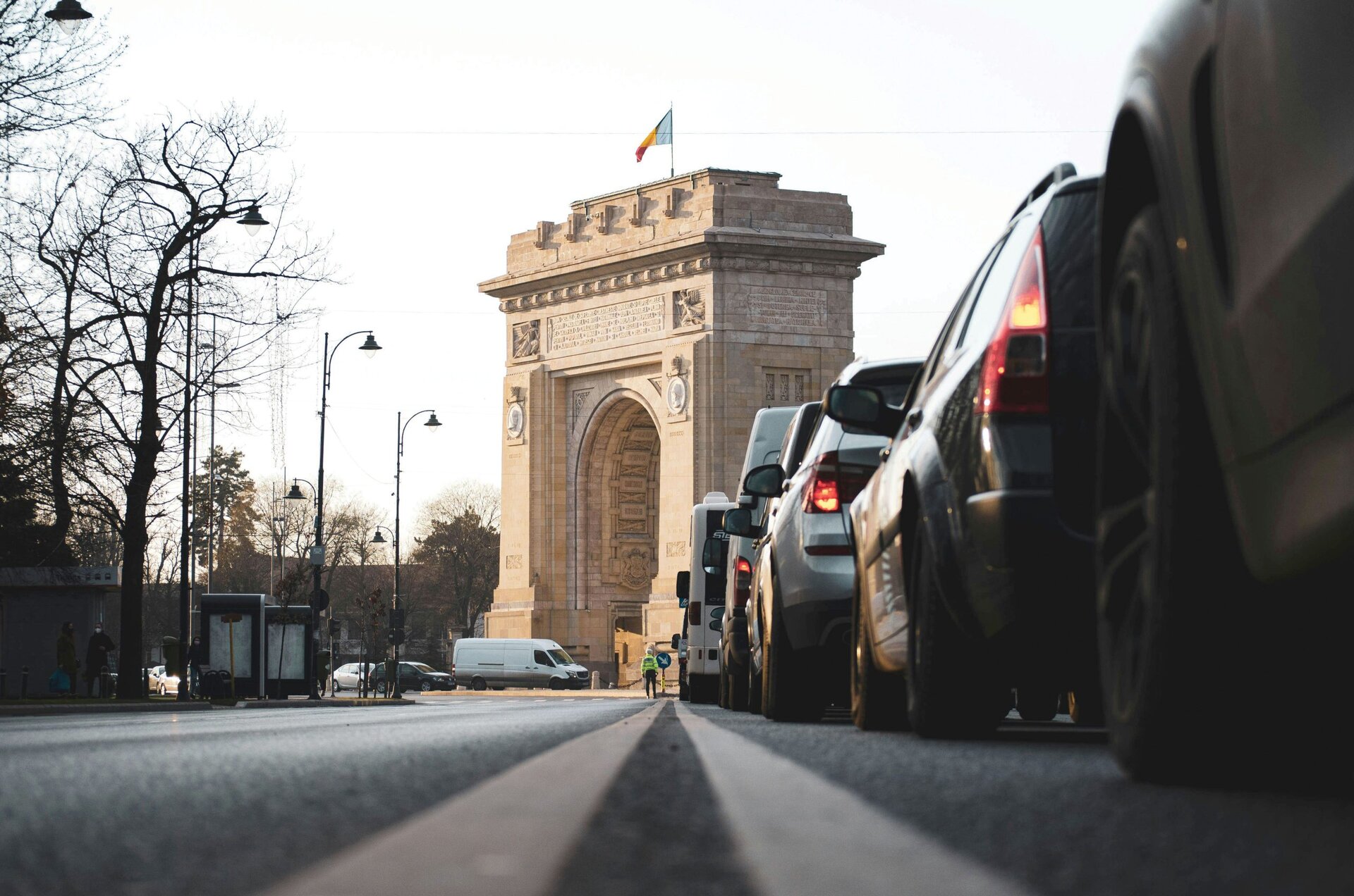 Orașele cele mai aglomerate din Uniunea Europeană: Victimele propriului succes În lumea urbană modernă, succesul și atractivitatea unui oraș pot deveni, paradoxal, propria sa problemă