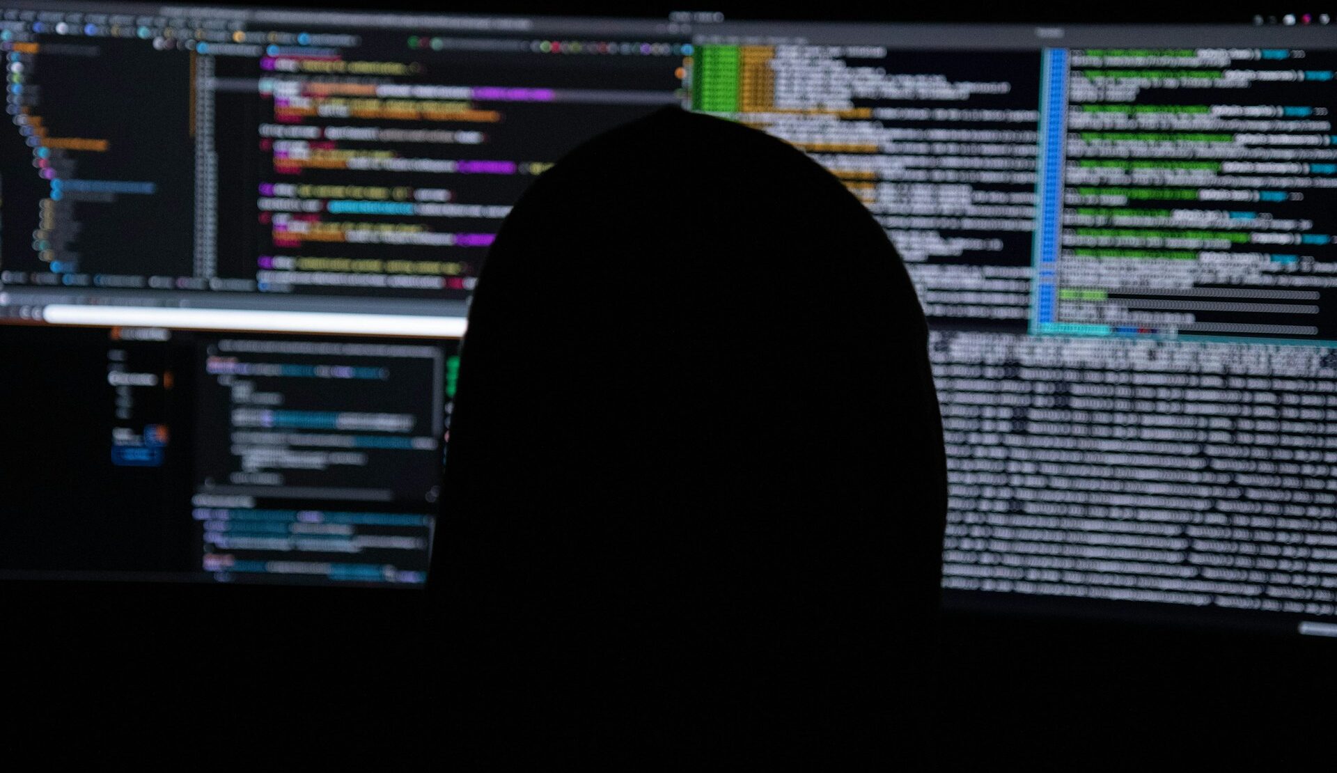 DIICOT și Parchetul din Paris, anchetă în filiala București a trustului „Hackerilor”